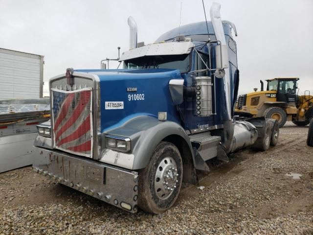 2005 Kenworth Construction W900