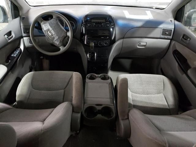 2004 Toyota Sienna CE