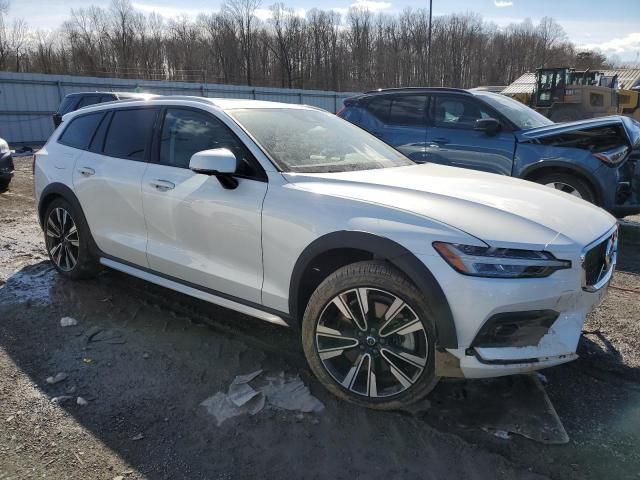 2021 Volvo V60 Cross Country T5 Momentum