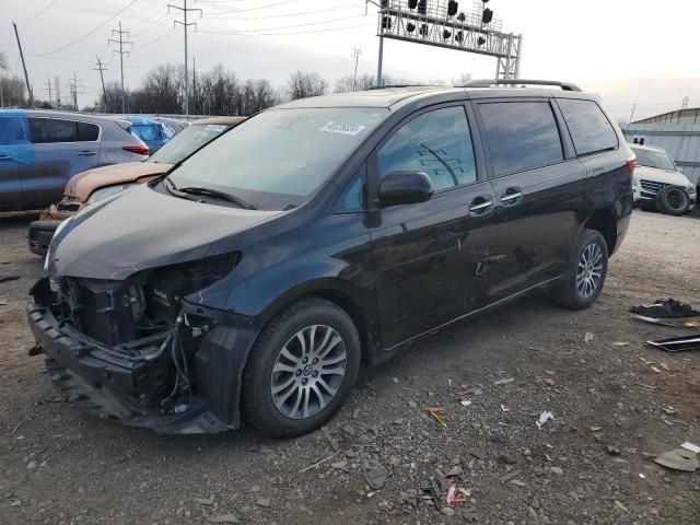 2018 Toyota Sienna XLE