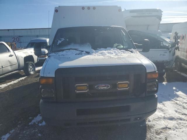 2012 Ford Econoline E350 Super Duty Cutaway Van