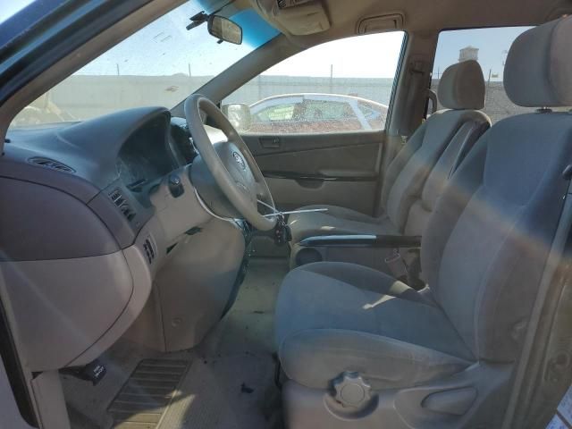 2004 Toyota Sienna CE