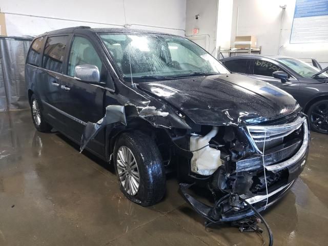 2013 Chrysler Town & Country Touring L