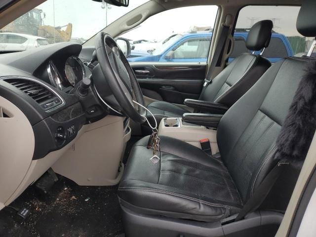 2014 Chrysler Town & Country Touring L