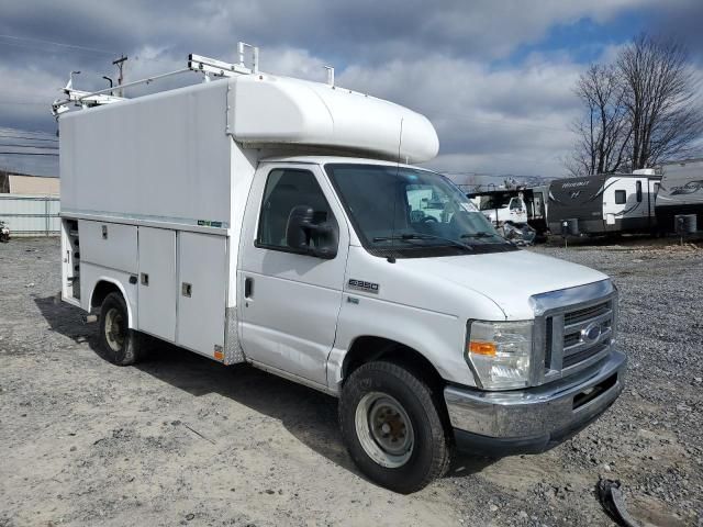 2012 Ford Econoline E350 Super Duty Cutaway Van