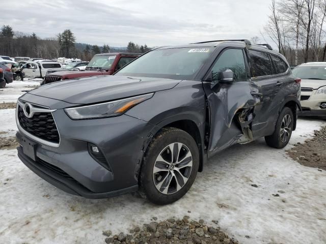 2022 Toyota Highlander Hybrid XLE