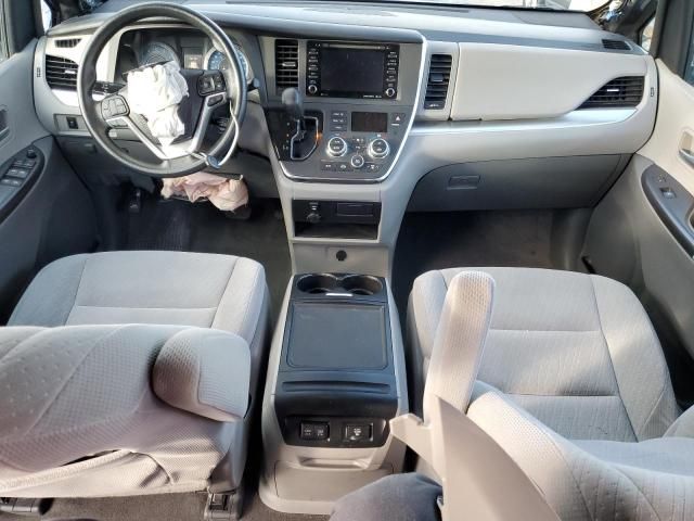 2018 Toyota Sienna LE