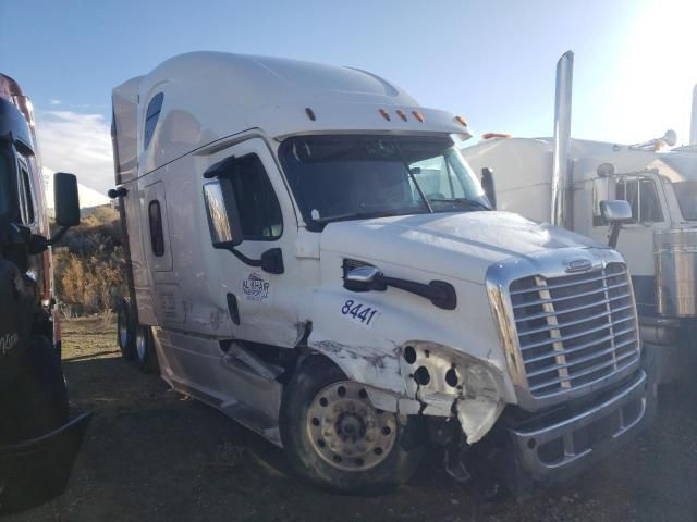 2016 Freightliner Cascadia 113