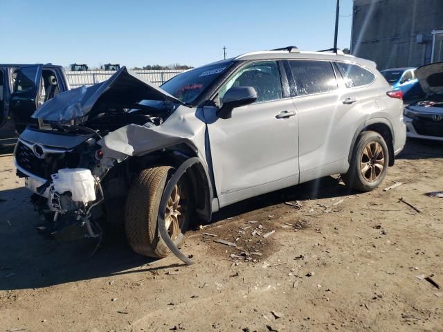 2022 Toyota Highlander Hybrid XLE