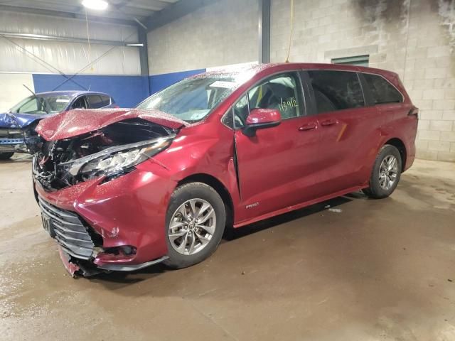 2021 Toyota Sienna LE