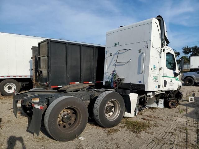 2015 Freightliner Cascadia 113