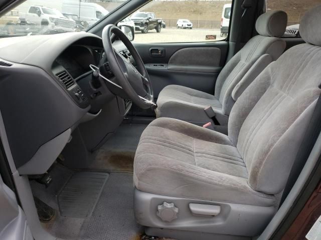 2000 Toyota Sienna LE