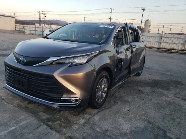 2021 Toyota Sienna XLE