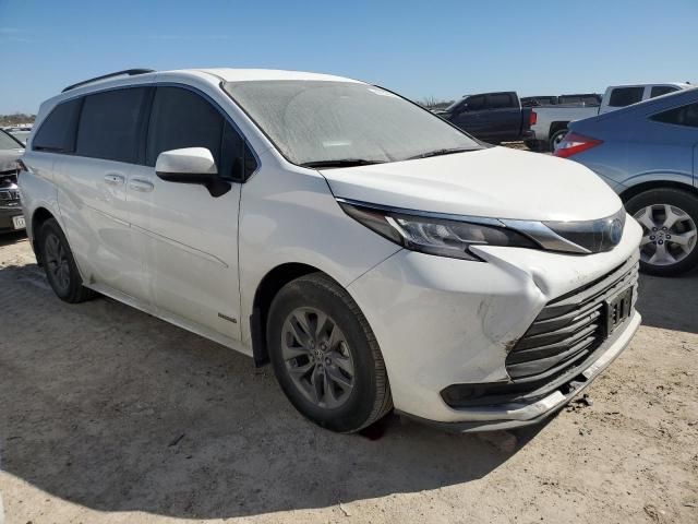 2021 Toyota Sienna LE