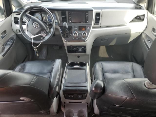 2018 Toyota Sienna LE