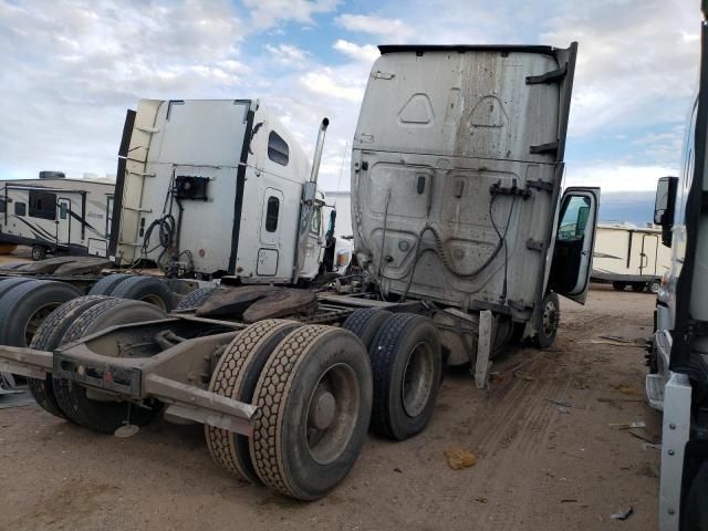 2021 Freightliner Cascadia 126