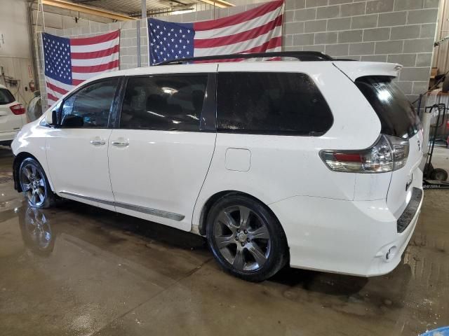 2015 Toyota Sienna Sport