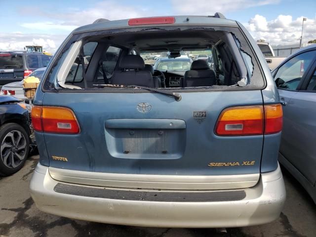 2000 Toyota Sienna LE