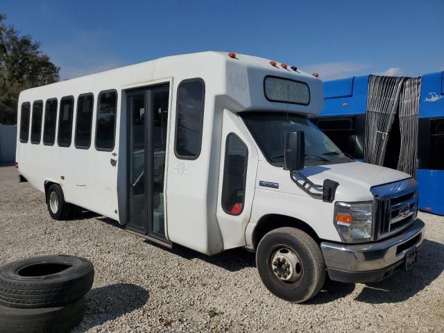 2017 Ford Econoline E450 Super Duty Cutaway Van