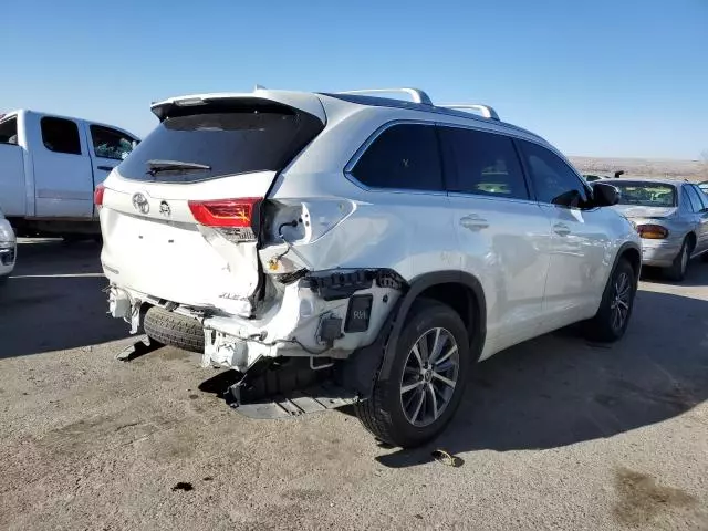 2017 Toyota Highlander SE