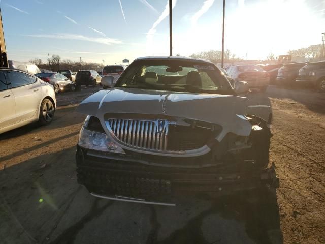 2005 Lincoln Town Car Signature Limited