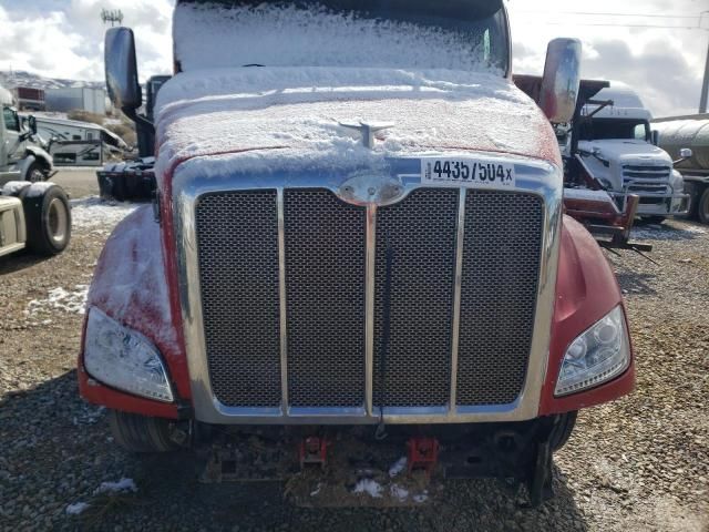 2013 Peterbilt 587