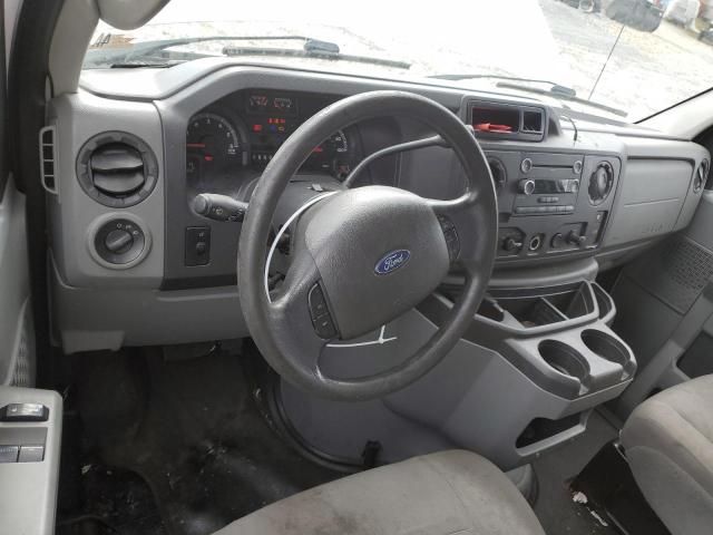 2012 Ford Econoline E350 Super Duty Cutaway Van