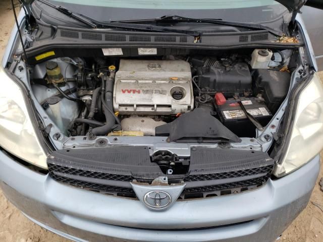 2004 Toyota Sienna CE