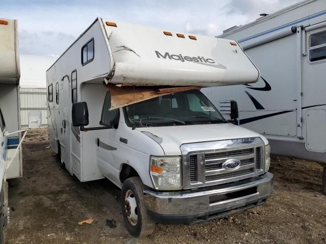 2011 Ford Econoline E350 Super Duty Cutaway Van