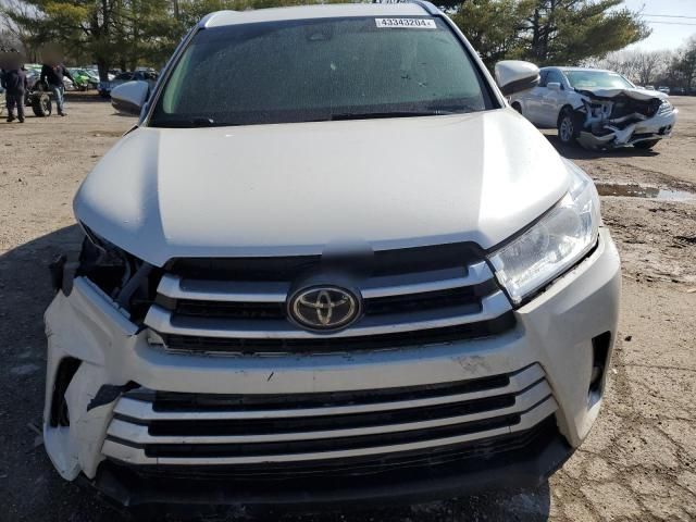 2017 Toyota Highlander SE