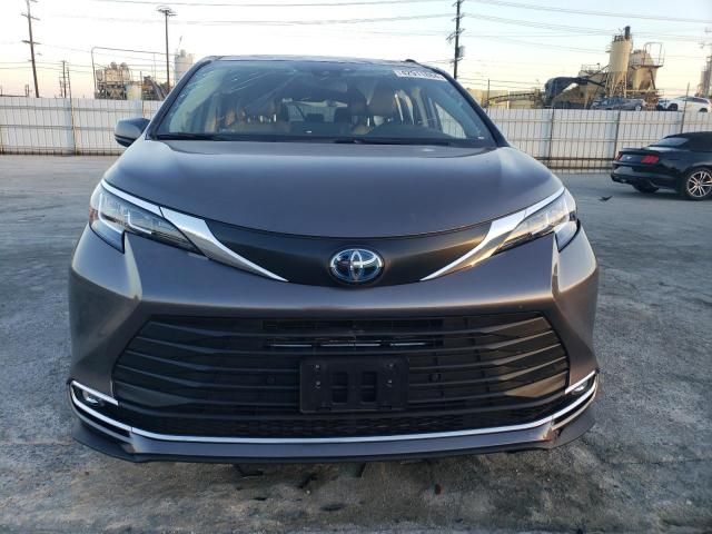 2021 Toyota Sienna XLE