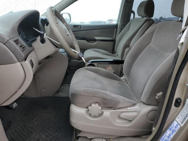 2004 Toyota Sienna CE