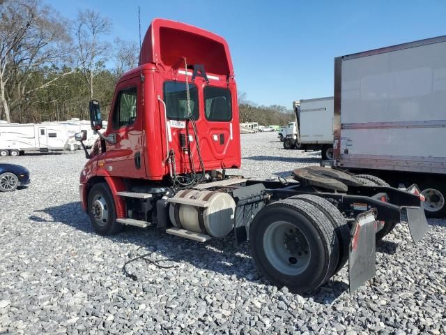 2016 Freightliner Cascadia 113