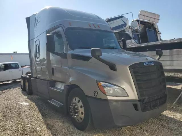 2020 Freightliner Cascadia 126