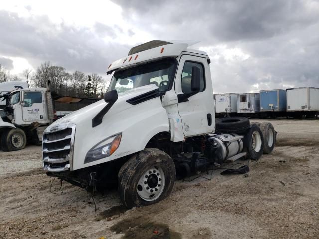 2020 Freightliner Cascadia 126