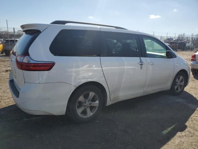 2017 Toyota Sienna LE