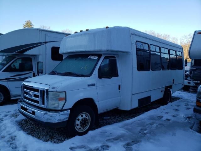 2009 Ford Econoline E450 Super Duty Cutaway Van