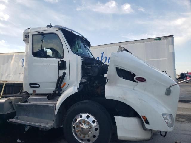 2016 Peterbilt 579