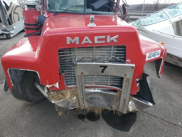 1992 Mack 600 RB600