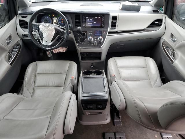 2018 Toyota Sienna XLE