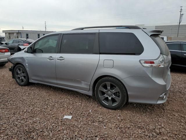 2018 Toyota Sienna SE