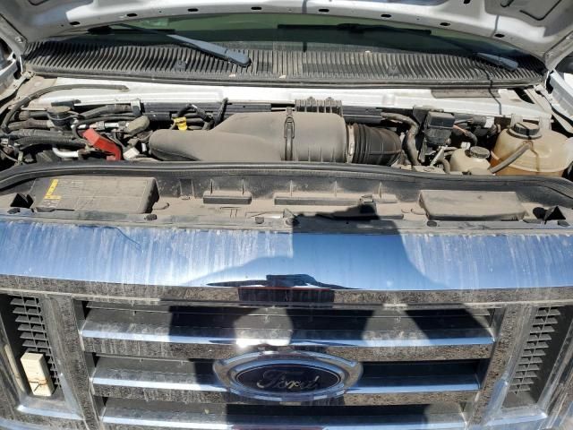 2009 Ford Econoline E450 Super Duty Cutaway Van