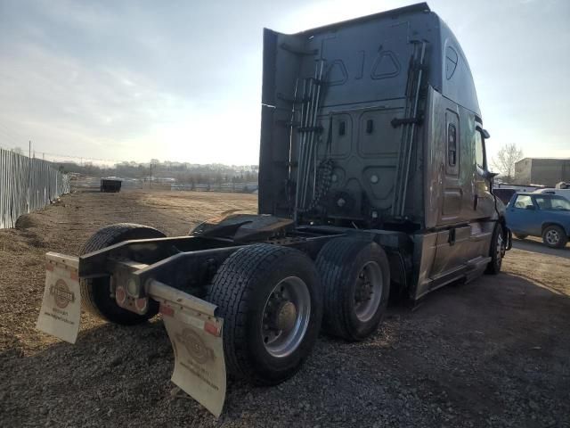 2019 Freightliner Cascadia 126