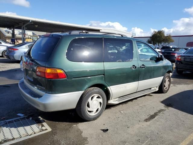 2000 Toyota Sienna LE