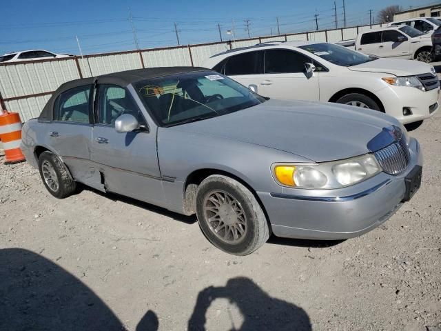 2001 Lincoln Town Car Signature