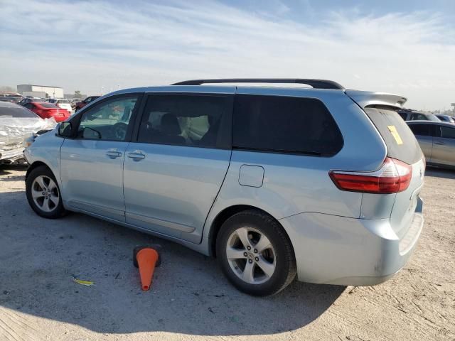 2017 Toyota Sienna LE