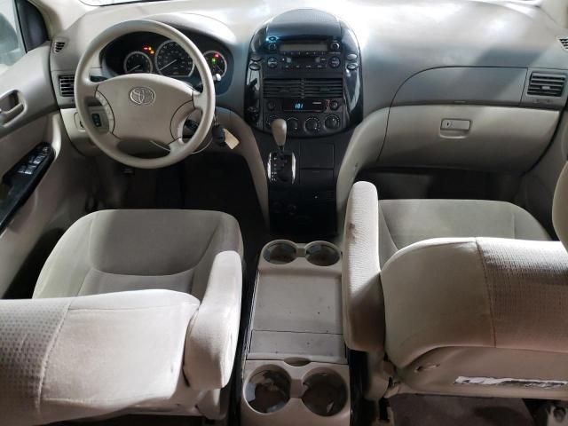 2005 Toyota Sienna CE