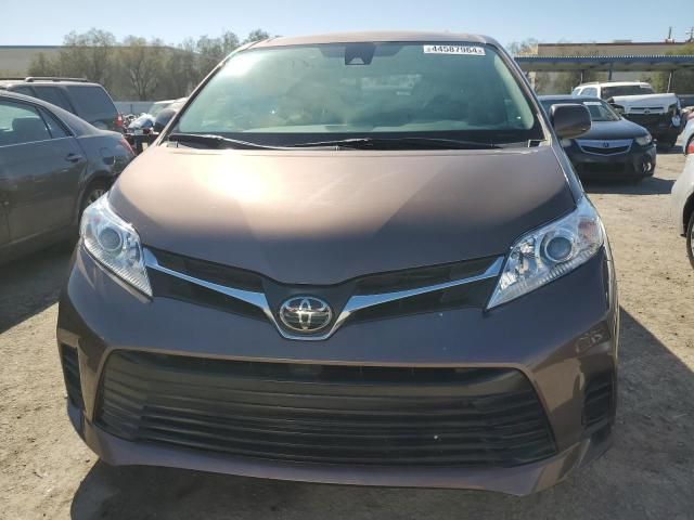 2018 Toyota Sienna LE