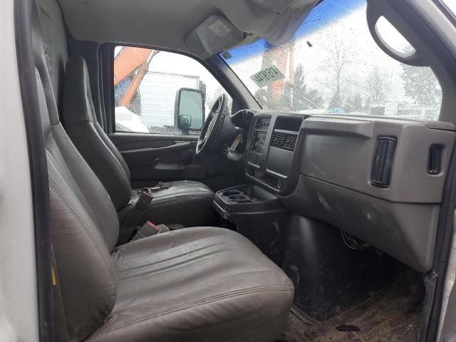 2004 GMC Savana Cutaway G3500