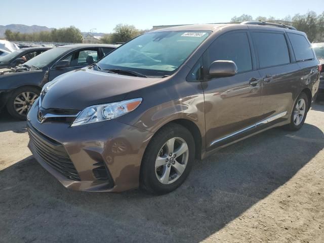 2018 Toyota Sienna LE